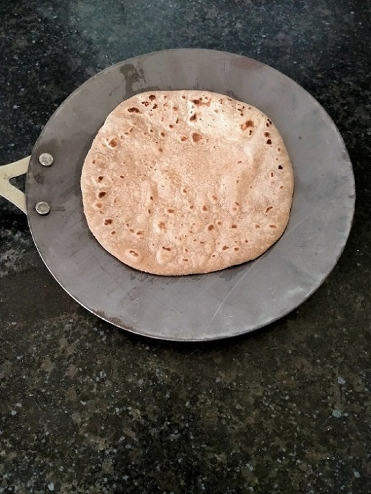 Cookware Iron Roti Tawa /Chapathi/Paratha/Fulka with Steel Handle