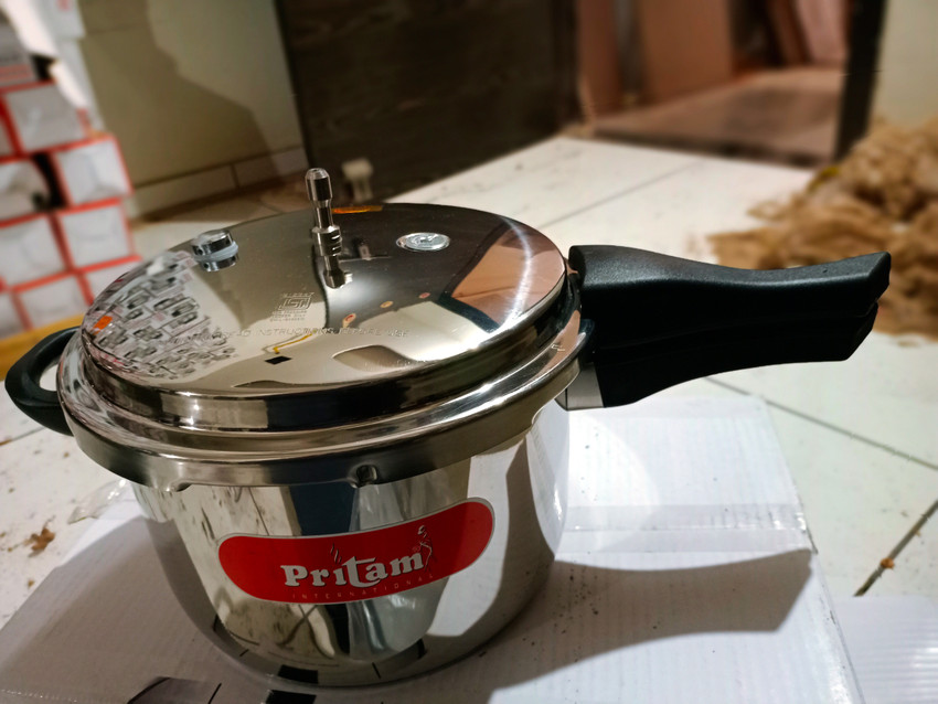 Suraksha pressure cooker on sale price