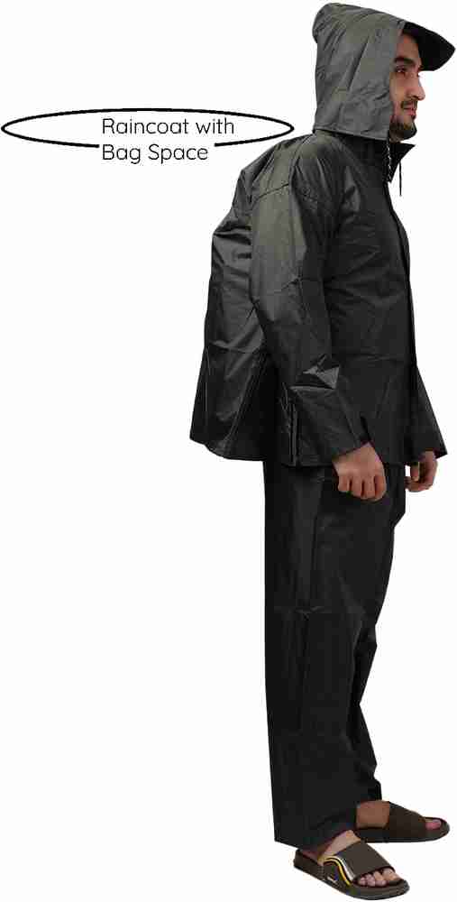Raincoat with top bag space