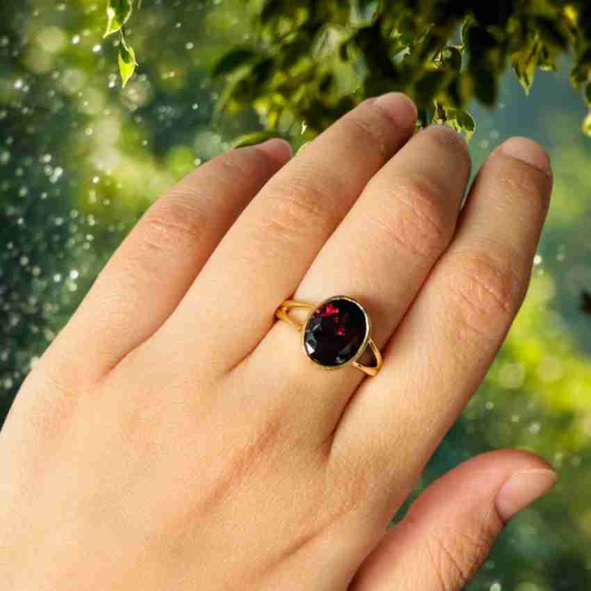 Gold ring with clearance garnet stone