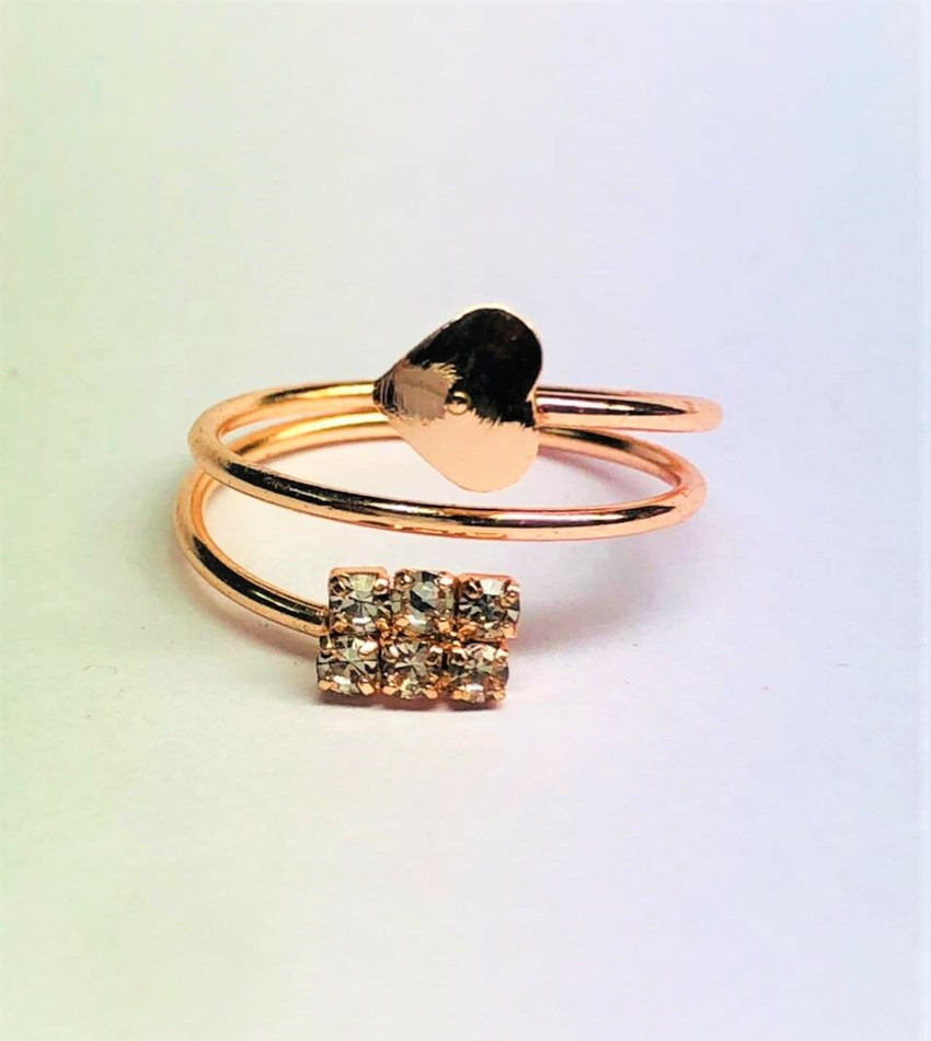 Gold ring shop design girlish look