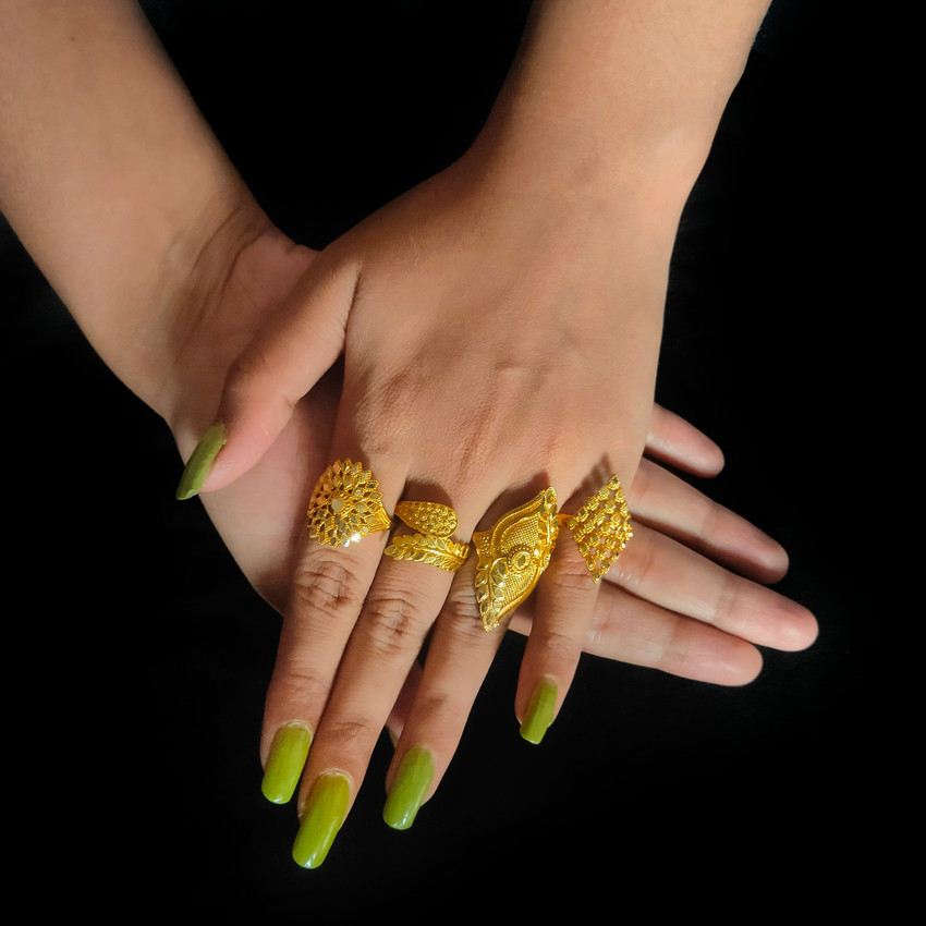 Brotherskart Golden Finger Rings For Woman And Girls Set Of 4 Pretty Design Alloy Gold Plated Ring Price in India Buy Brotherskart Golden Finger Rings For Woman And Girls Set Of