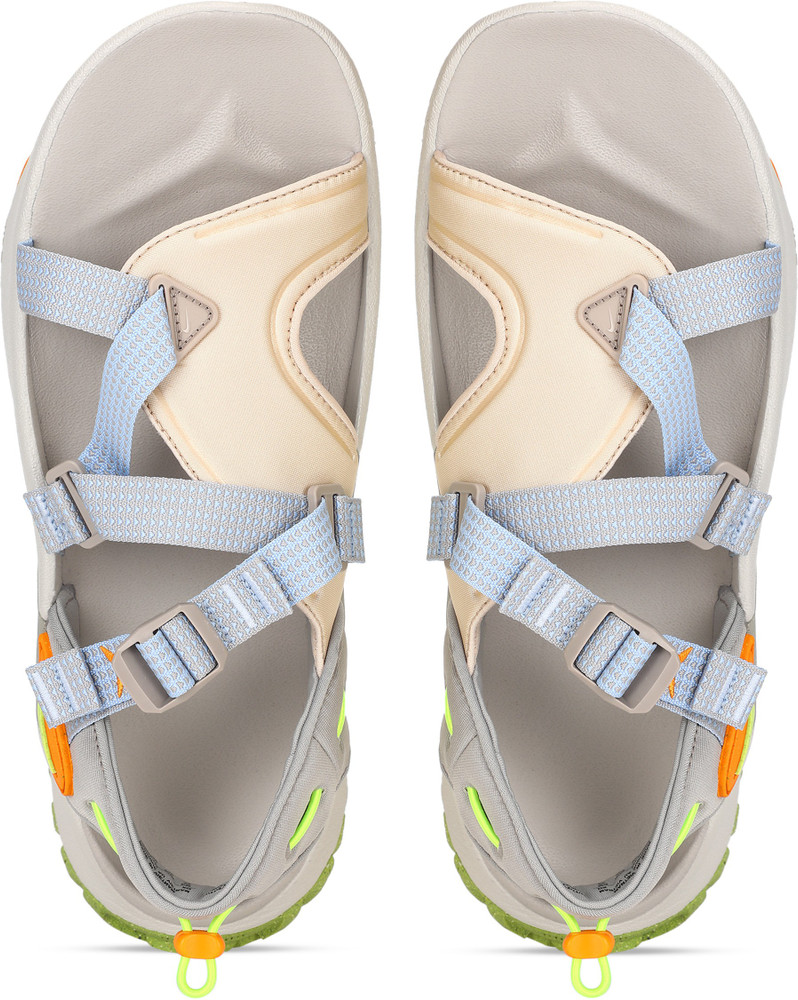 Closed toe nike sandals deals