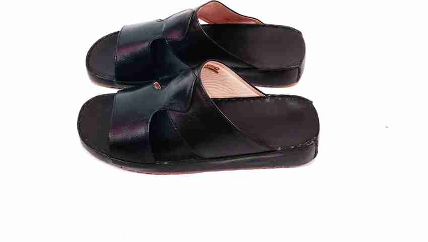 Leather chappals for deals men's flipkart