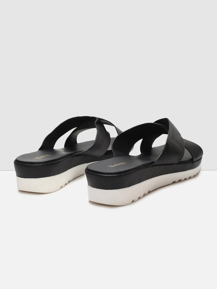 Black leather discount platform flip flops