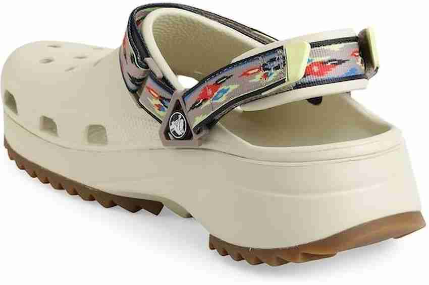 Crocs classic pop online strap clog