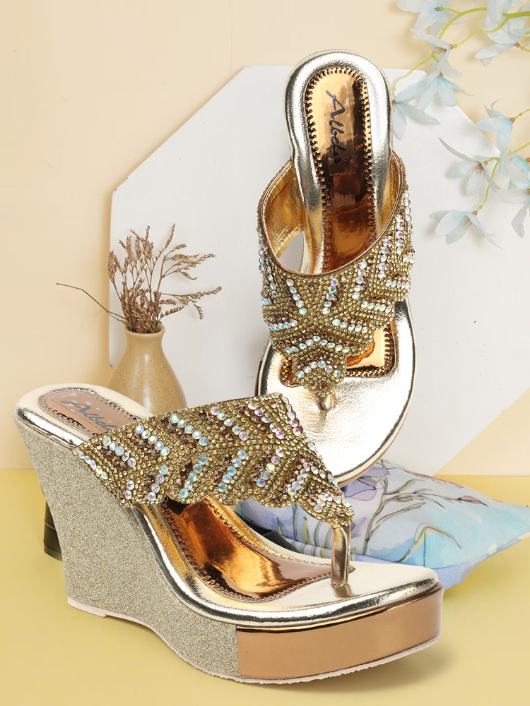 Gold 2025 color heels