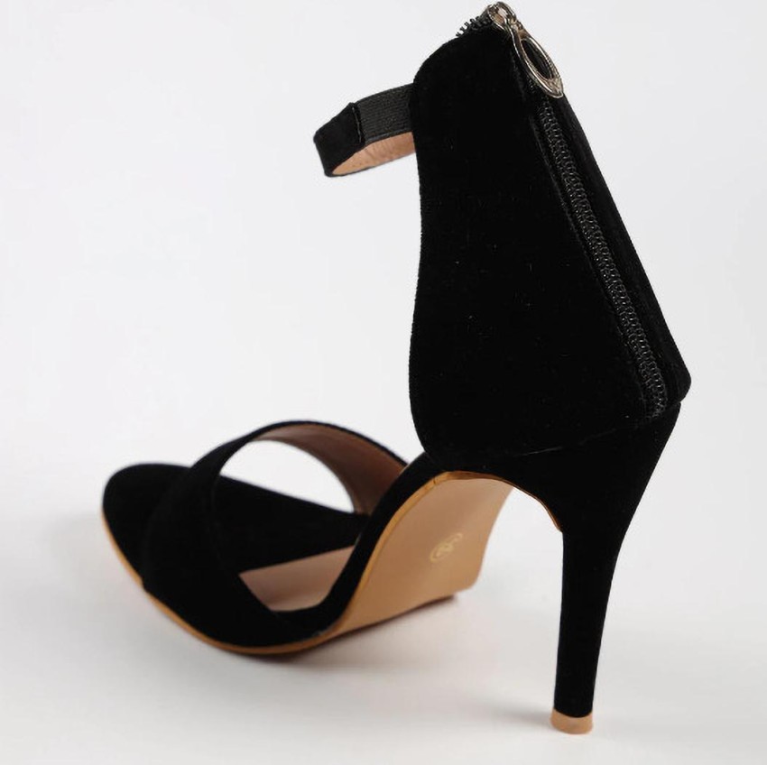Today black heel and red nail polish 🖤👠 : r/heels