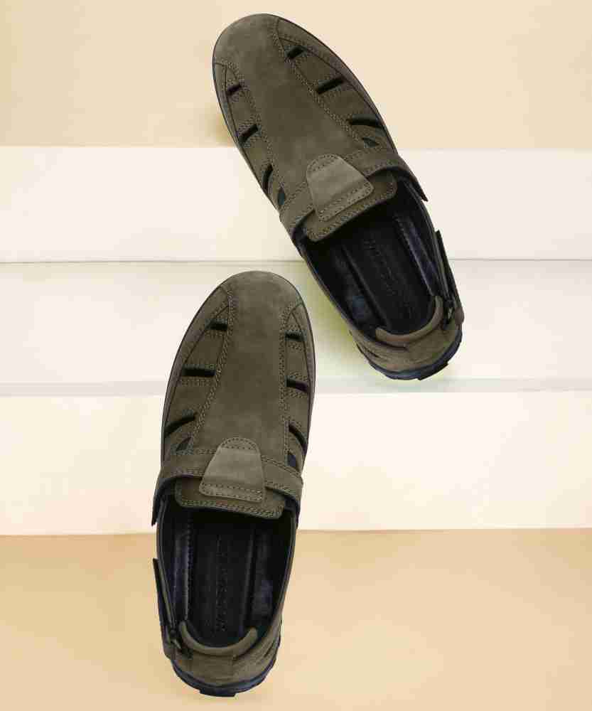 Buy WOODLAND Men Olive Casual Online at Best Price