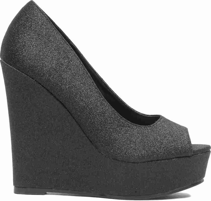 Closed toe best sale wedges black