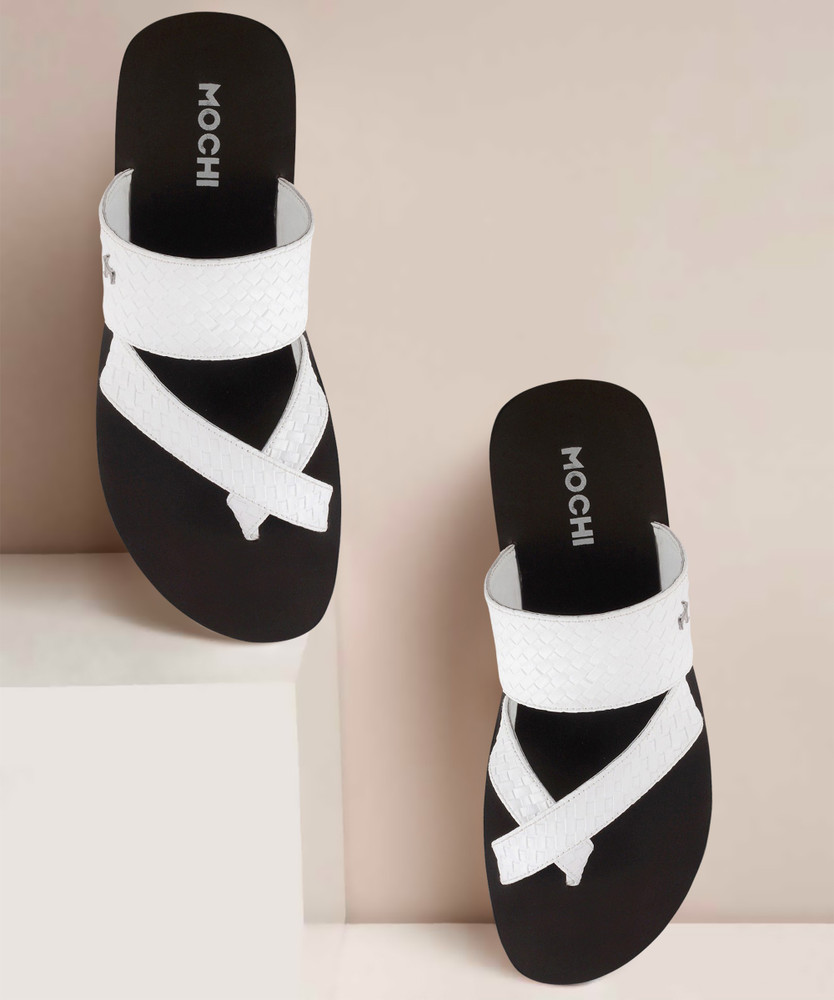 Details 177+ white slippers flipkart best kenmei.edu.vn