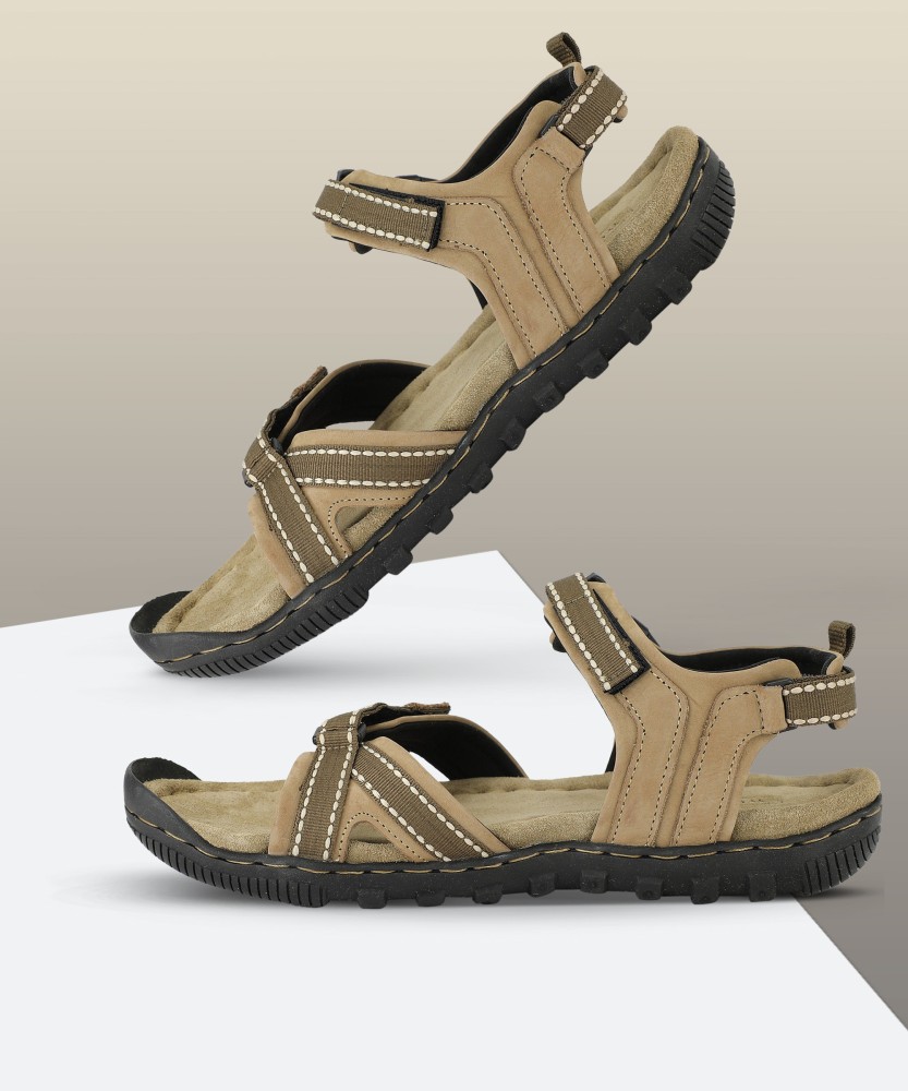 Woodland sandal best sale price flipkart