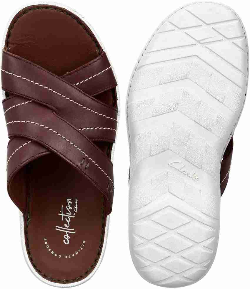 Clarks brown 2024 flip flops