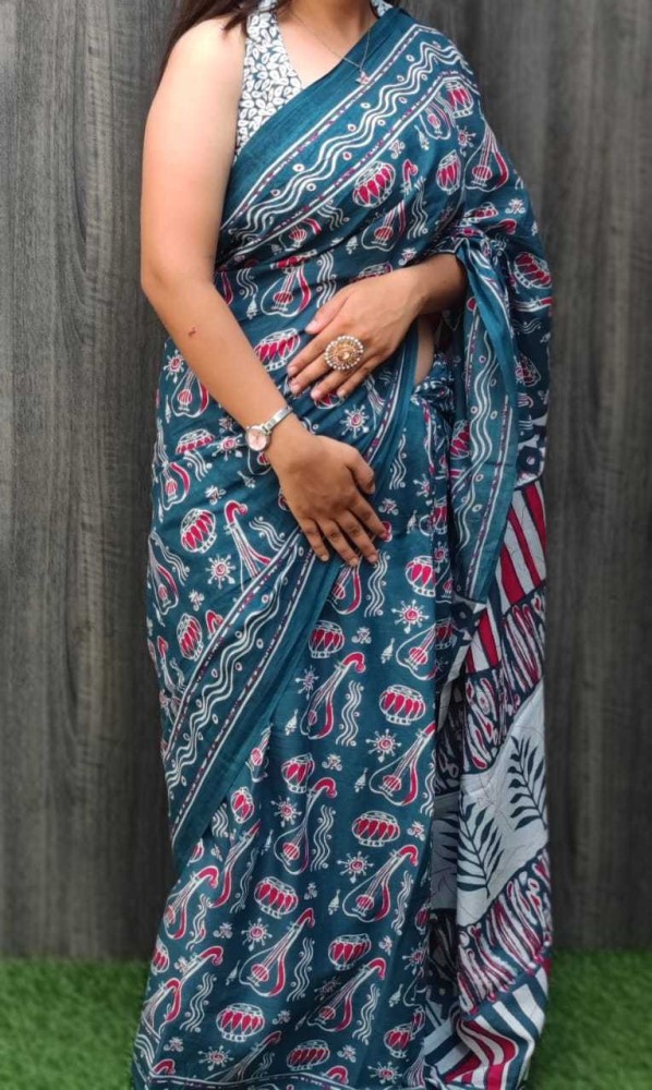 Navy Blue Malmal Cotton Saree with Contrast Blouse Piece - Drooni.com