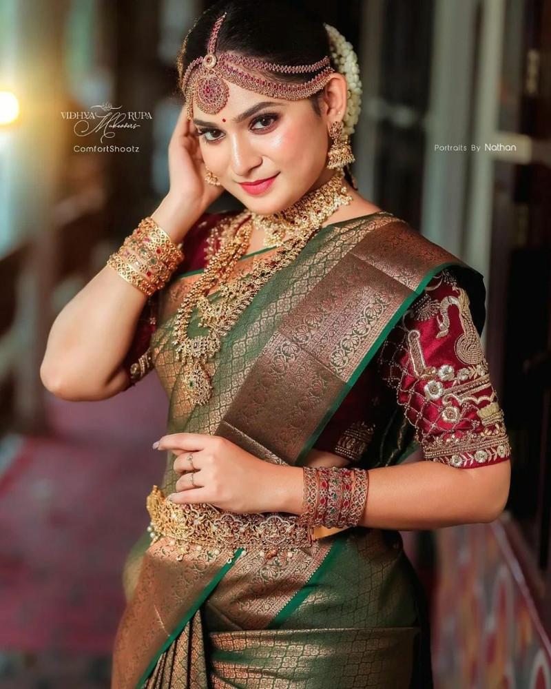 Buy MEGHDHOOT Woven Daily Wear Jacquard Green Sarees Online Best