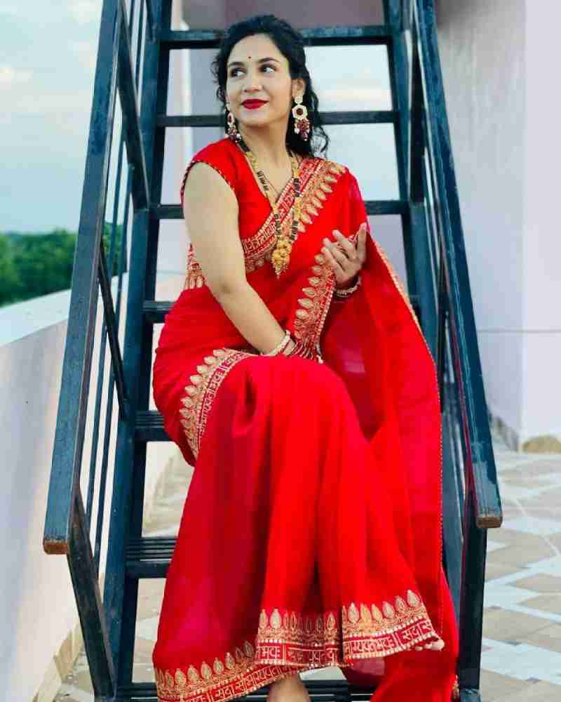 Chunri saree outlet flipkart