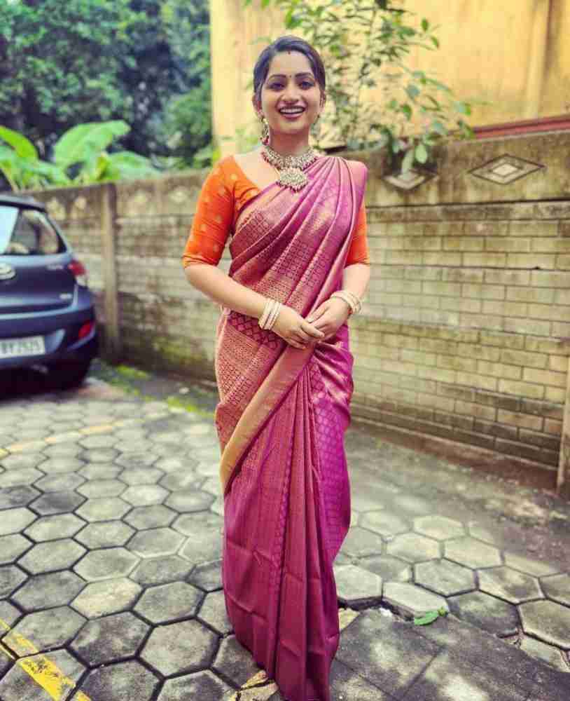 Simple traditional clearance look in saree