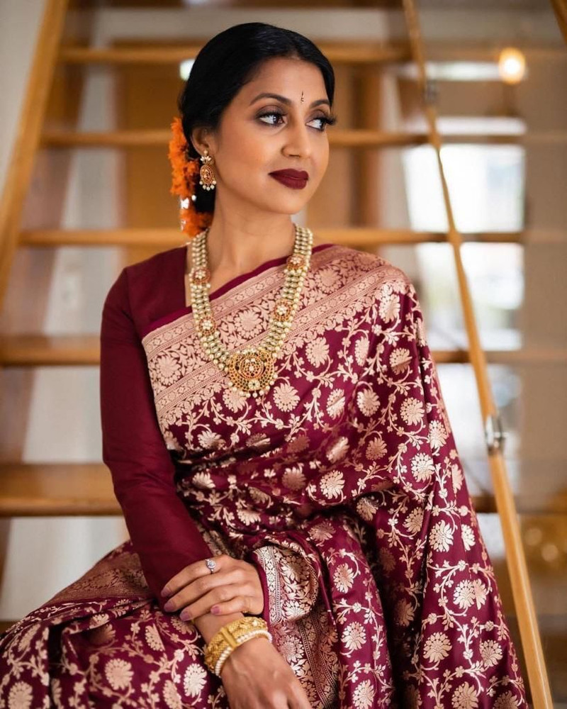 Jewellery for maroon saree cheap