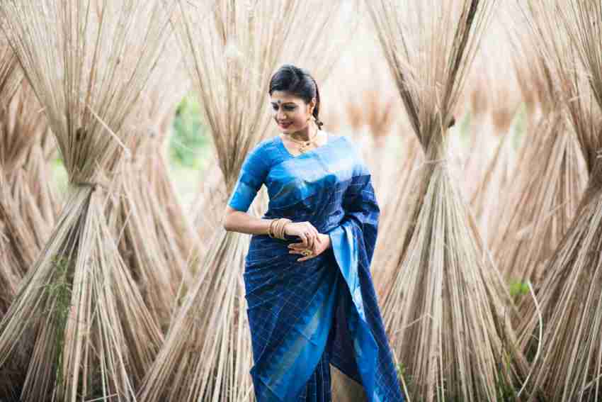Buy LOOKFROIA Woven Kanjivaram Pure Silk Dark Blue Sarees Online