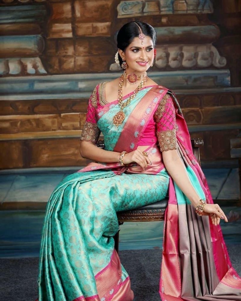 Buy LOOKOUT Woven Kanjivaram Silk Blend Blue Sarees Online @ Best Price In  India