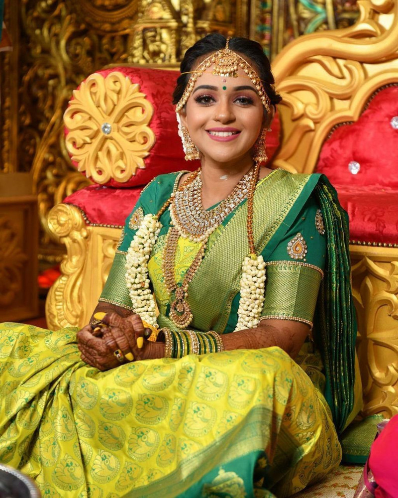 Dulhan cheap yellow saree