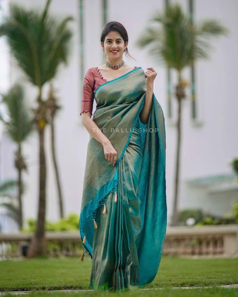 Buy KAKADIYA Woven Kanjivaram Pure Silk Green Sarees Online @ Best Price In  India