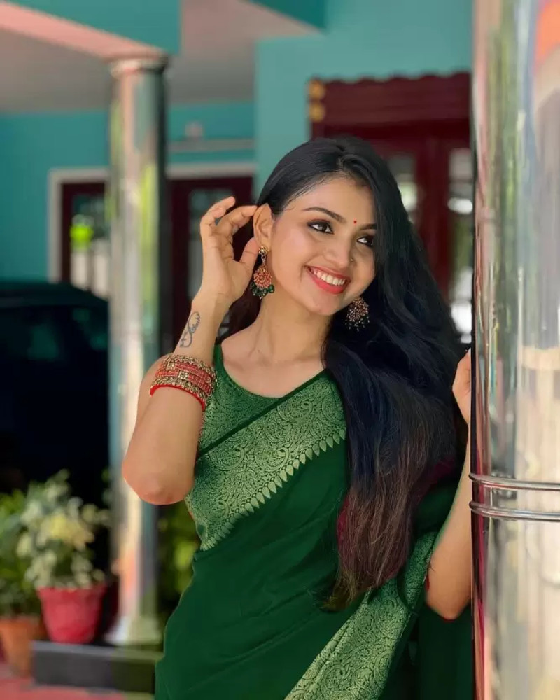 VEDIKA SAREE main image 1