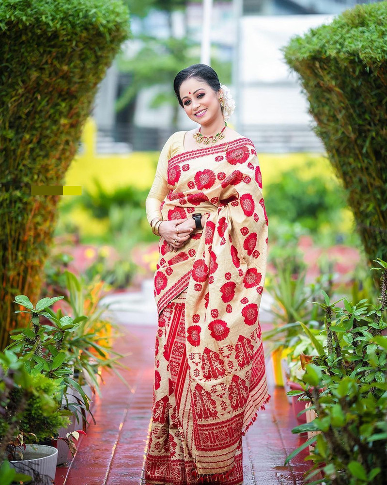 Buy Tech Twins Woven Mekhela Chador Silk Blend Cream Sarees Online