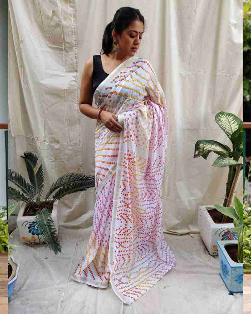 White deals bandhani saree