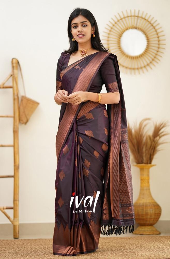 Buy VIJISHA Self Design Banarasi Jacquard Beige Sarees Online @ Best Price  In India