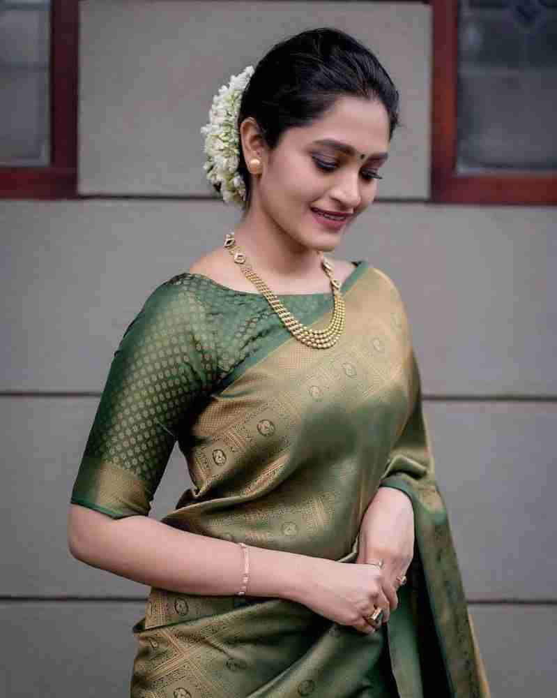 Silk saree with gold jewellery on sale