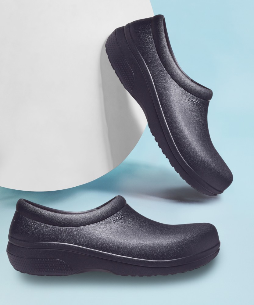 Crocs on the clock shoes online