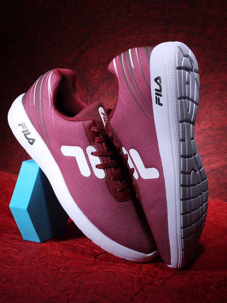 Fila red hot sale running shoes