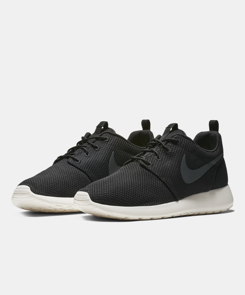 Nike roshe store run black black