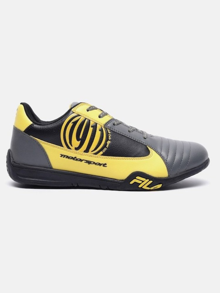 Fila futsal clearance shoes