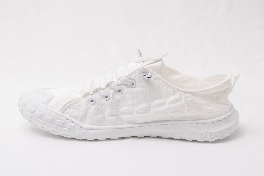 White crocodile online sneakers