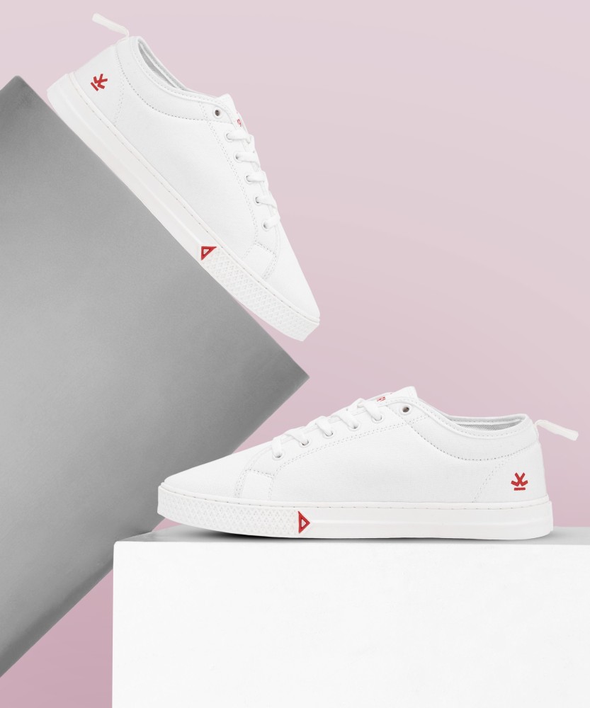 White canvas 2024 shoes flipkart