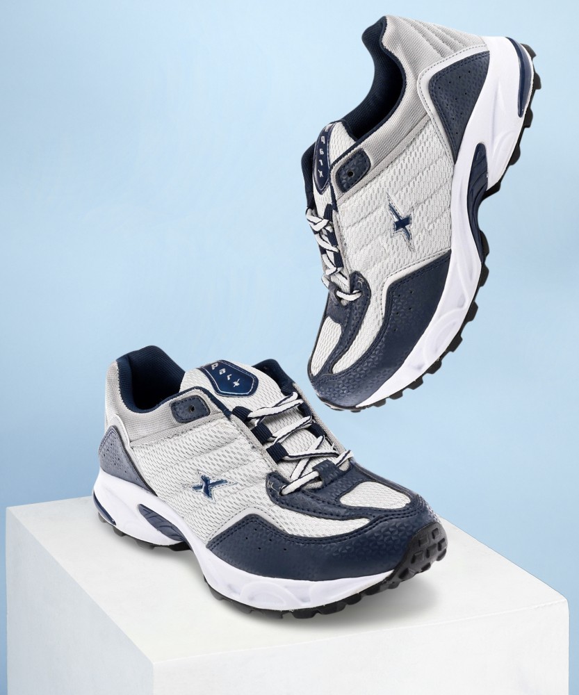 Sports shoes for store men flipkart