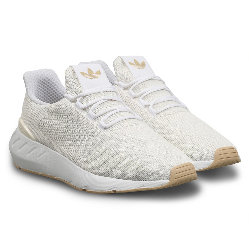 Adidas swift run weight deals