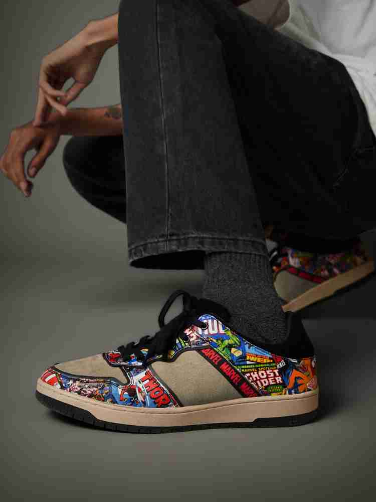 Marvel sneakers top
