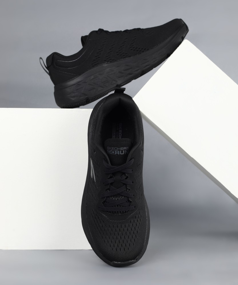 Black skechers runners fashion