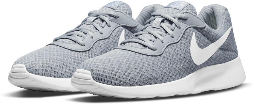 Nike tanjun sales 2