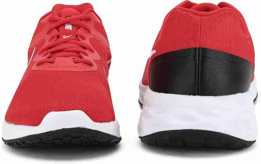 Nike incinerate sneakers vs hotsell nike revolution