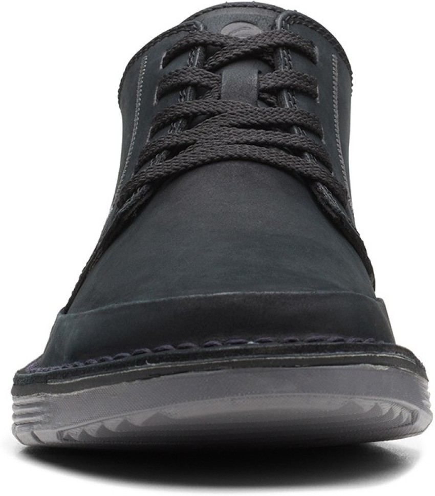 Clarks hotsell men black