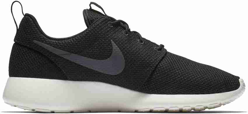 Nike roshe run black oreo hotsell