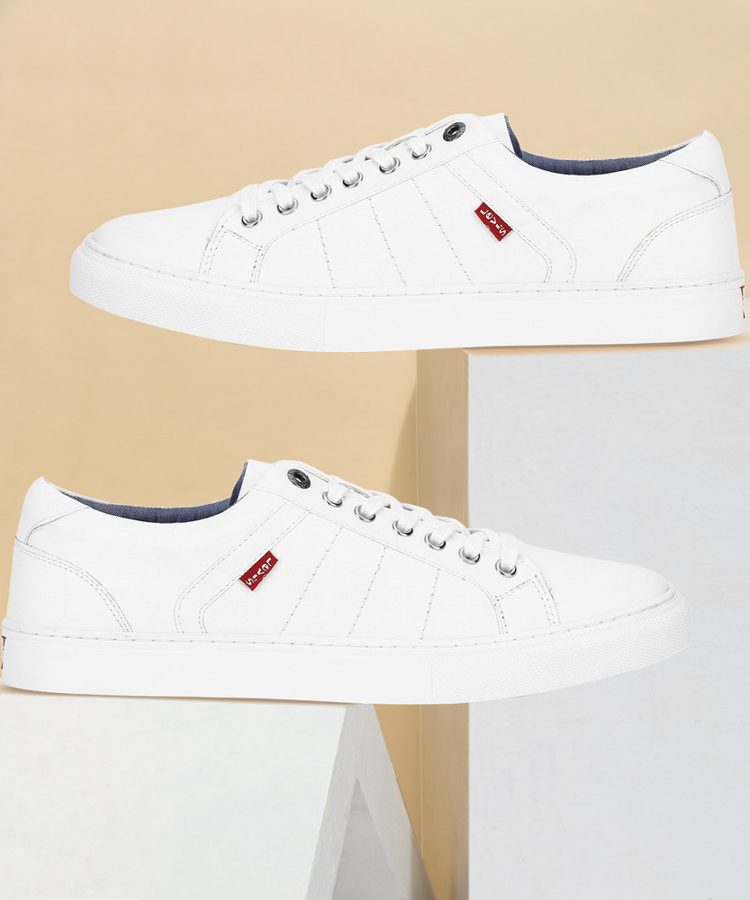Levi´s ® Malibu 2.0 Velcro Trainers White | Dressinn