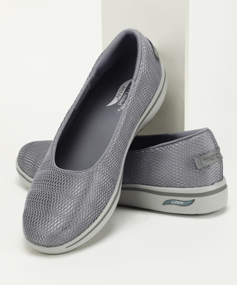 Skechers uplift outlet white