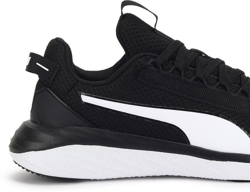 Puma textured low top lace up running sales shoes