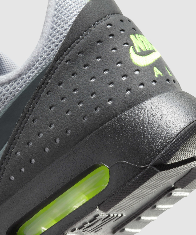 nike tavas neon