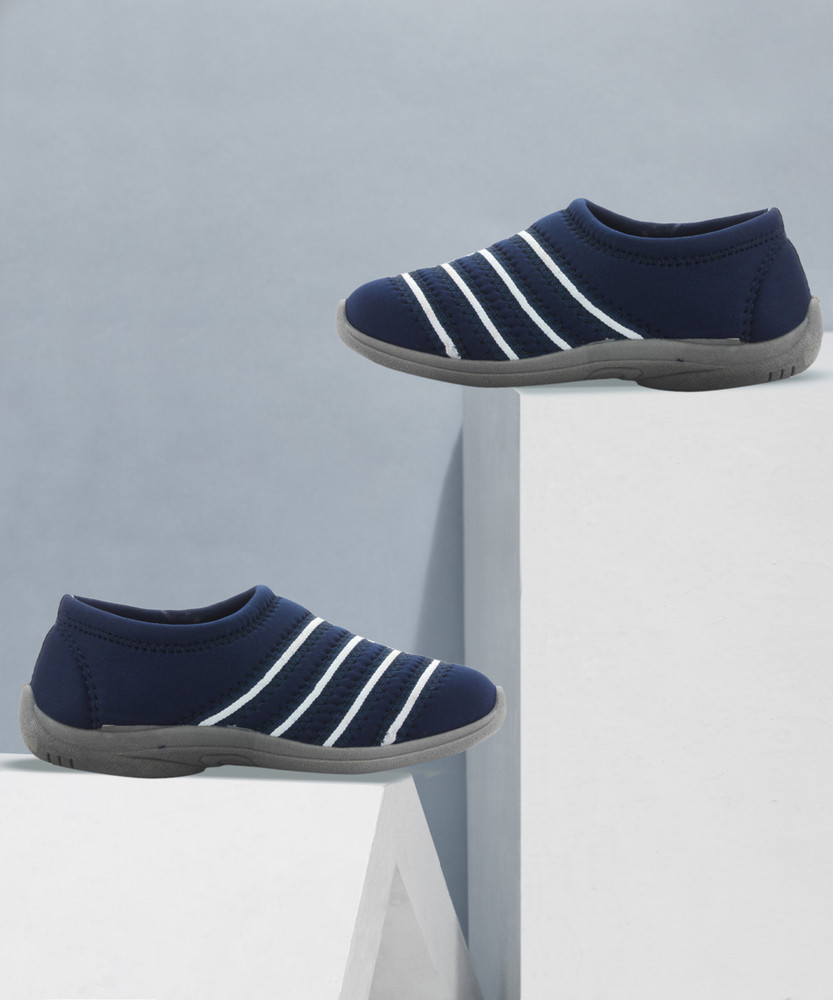 Ladies canvas shoes flipkart top
